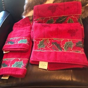 Lenox Christmas Towels- Set of 4